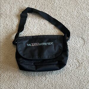 Black 1989 World Tour Messenger Tote Bag